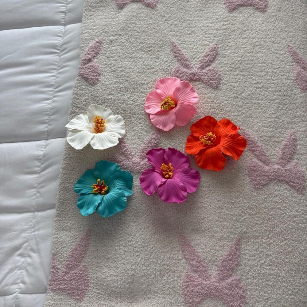 Hibiscus flour flower hair clips so cute brand new